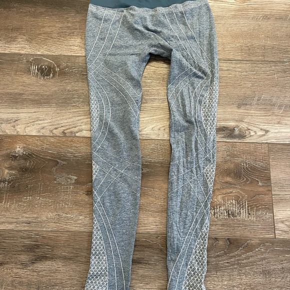 NUX Pants - NUX teal & white Patterned Leggings like new size S